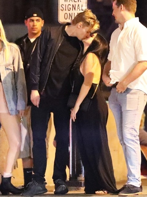 Levi Meaden & Ariel Winter: PDA Photos Of Their Relationship ...