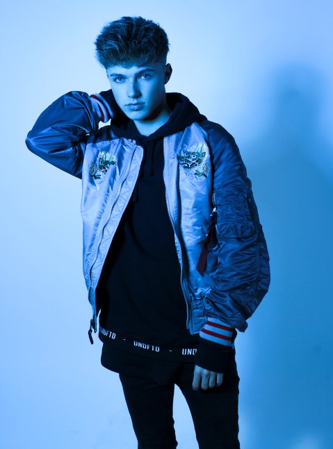 HRVY: Photos Of The Singer – Hollywood Life