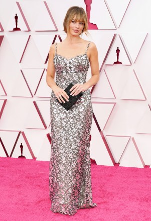 Margot Robbie arrives at the Oscars
93rd Annual Academy Awards, Arrivals, Los Angeles, USA - 25 Apr 2021
Wearing Chanel Same Outfit as catwalk model *10326849au