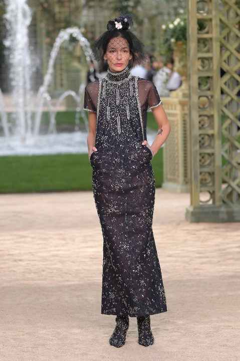 Chanel Couture: Spring / Summer 2018 Collection — SEE PICS – Hollywood Life