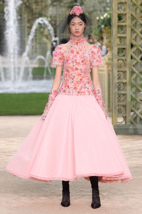 Chanel Couture: Spring / Summer 2018 Collection — SEE PICS – Hollywood Life