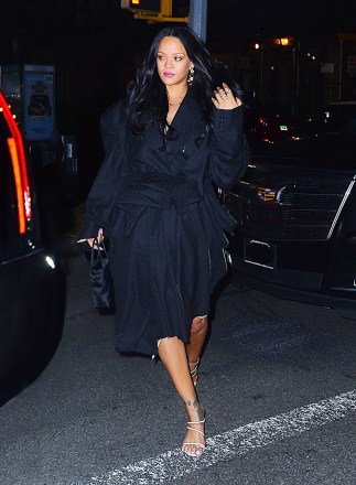 New York, NY  - *EXCLUSIVE*  - Rihanna steps out for another low-key date night with her boyfriend Hassan Jameel at Bar and Books cocktail lounge in the Upper East Side, NYCPictured: RihannaBACKGRID USA 16 APRIL 2019 USA: +1 310 798 9111 / usasales@backgrid.comUK: +44 208 344 2007 / uksales@backgrid.com*UK Clients - Pictures Containing ChildrenPlease Pixelate Face Prior To Publication*