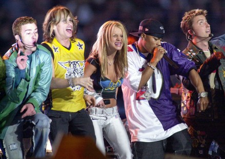 N SYNC SPEARS TYLER Singer Britney Spears, flanked by Steven Tyler of Aerosmtih, second from left, and hip-hop star Nelly, second from right, join 'N Sync members Justin Timberlake, far left, and Lance Bass, far right on stage for the halftime show of Super Bowl XXXV, in Tampa, Fla
SUPER BOWL, TAMPA, USA