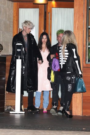 Megan Fox and Machine Gun Kelly do a double date with Avril Lavigne and Mod Sun as they lounge at the Soho House in Malibu. 07 Apr 2021 Pictured: Megan Fox, Machine Gun Kelly, Avril Lavigne and Mod Sun. Photo credit: Photographer Group/MEGA TheMegaAgency.com +1 888 505 6342 (Mega Agency TagID: MEGA744875_010.jpg) [Photo via Mega Agency]
