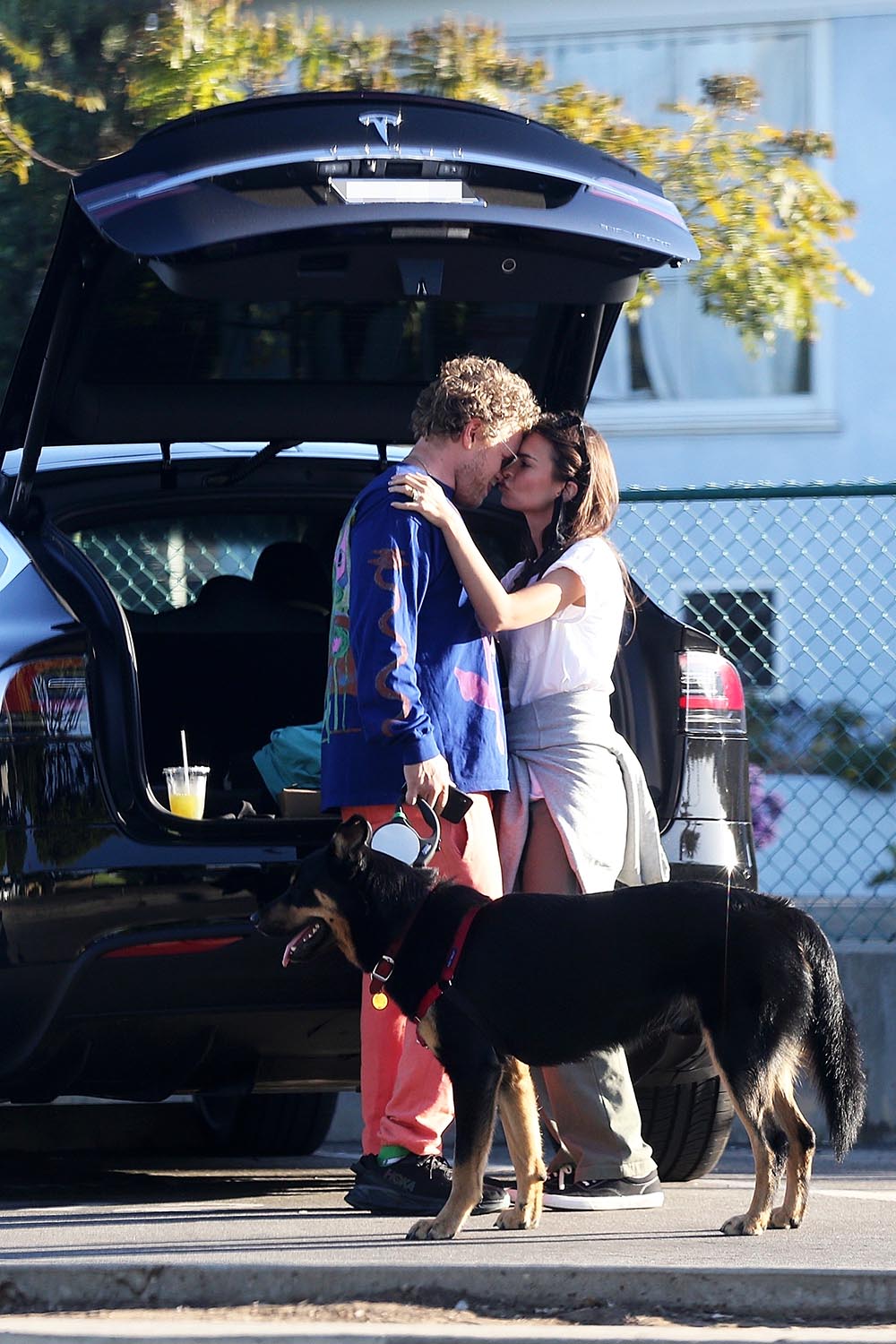 *EXCLUSIVE* Emily Ratajkowski and Sebastian Bear-McClard take a Beach Sunset Stroll with Columbo