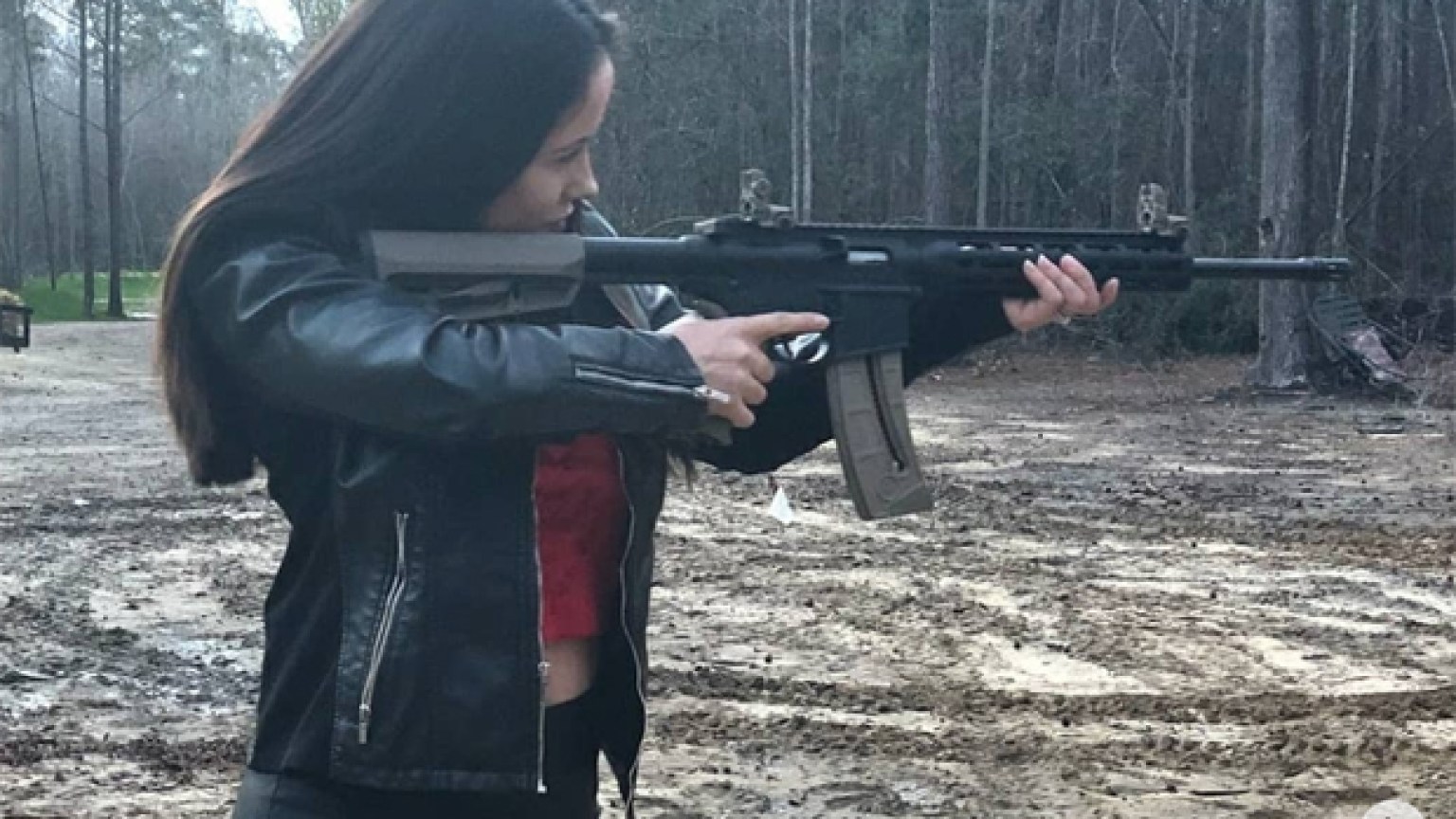 Jenelle Evans Gun Pic Gets Backlash After Florida School Shooting Hollywood Life 