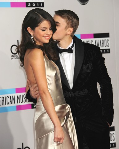 Selena Gomez, Justin BieberAmerican Music Awards, Arrivals, Los Angeles, America - 20 Nov 2011
