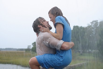No Merchandising. Editorial Use Only. No Book Cover Usage.
Mandatory Credit: Photo by New Line/Kobal/REX/Shutterstock (5884324c)
Ryan Gosling, Rachel McAdams
The Notebook - 2004
Director: Nick Cassavetes
New Line
USA
Scene Still
Drama
N'oublie jamais