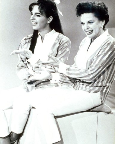 LIZA MINNELLI AND JUDY GARLAND 1973 VARIOUS - 1974