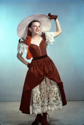 No Merchandising.  Editorial Use Only Mandatory Credit: Photo by GTV Archive / REX / Shutterstock (390893ki) FILM STILLS OF 'PIRATE' WITH 1948, JUDY GARLAND, STUDIO, PORTRAIT, HAT, COSTUME, CHARACTER, GLOVES, HAND ON HIP, BIG HAT, LIPSTICK - RED IN 1948 VARIOUS