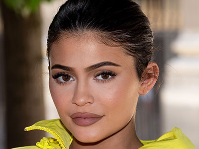 Kylie Jenner’s Oversized Lip Pics: Photos Of When Fillers Go Too Far ...