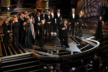 Guillermo del Toro with cast and crew - Best Picture - 'The Shape Of Water', presented by Faye Dunaway and Warren Beatty
90th Annual Academy Awards, Show, Los Angeles, USA - 04 Mar 2018