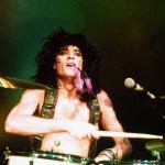 MOTLEY CRUE / Tommy Lee 1986
MOTLEY CRUE PERFORMING - 1986