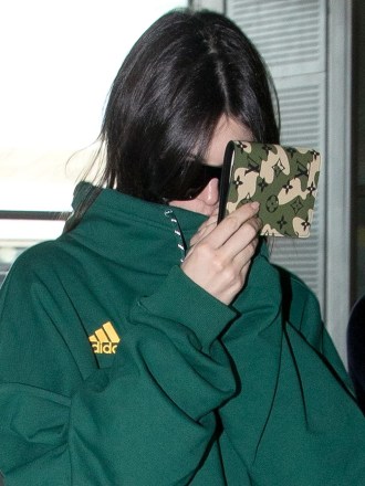 ** RIGHTS: ONLY UNITED STATES, CANADA ** Paris, FRANCE  - Kendall Jenner, arrives casual at the Paris airport, wearing a green Adidas pullover and a Louis Vuitton's wallet, arrives at Paris-Charles-de-Gaulle's Airport, to take a flight for Los Angeles from Paris.

Pictured: Kendall Jenner

BACKGRID USA 5 APRIL 2018 

BYLINE MUST READ: Best Image / BACKGRID

USA: +1 310 798 9111 / usasales@backgrid.com

UK: +44 208 344 2007 / uksales@backgrid.com

*UK Clients - Pictures Containing Children
Please Pixelate Face Prior To Publication*