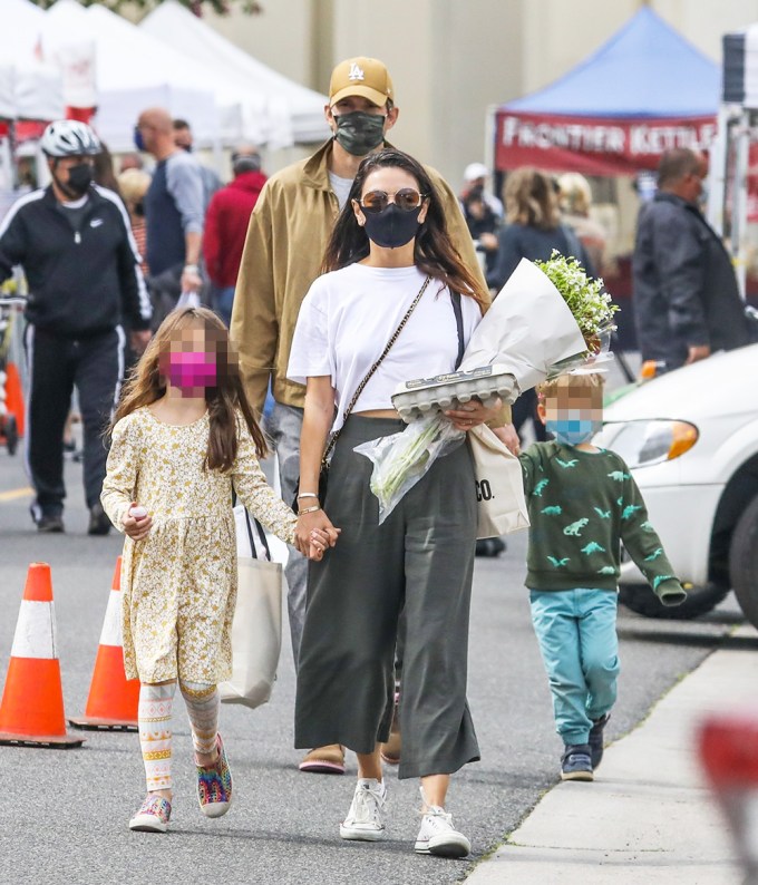 Ashton Kutcher & Mila Kunis Take the Kids to the Farmer’s Market