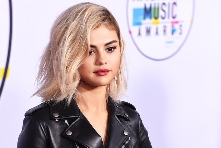 Selena Gomez Shows Off Big Lips & Wears A Wig On Instagram — Pics ...