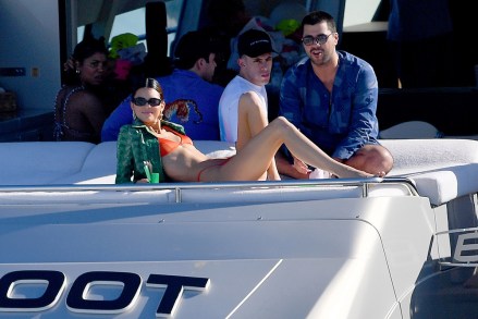 Kendall Jenner wears an orange bikini on a boat trip in Miami Beach, Florida. Kendall ate lunch and then read a book.  Photo: Kendall Jenner Ref: SPL5134058 061219 NON-EXCLUSIVE Photo by: Robert O'Neil / SplashNews.com Splash News and Images USA: +1 310-525-5808 London: +44 (0)20 8126 1039 6 6 splashnesk 1009 6 Berlin International Rights