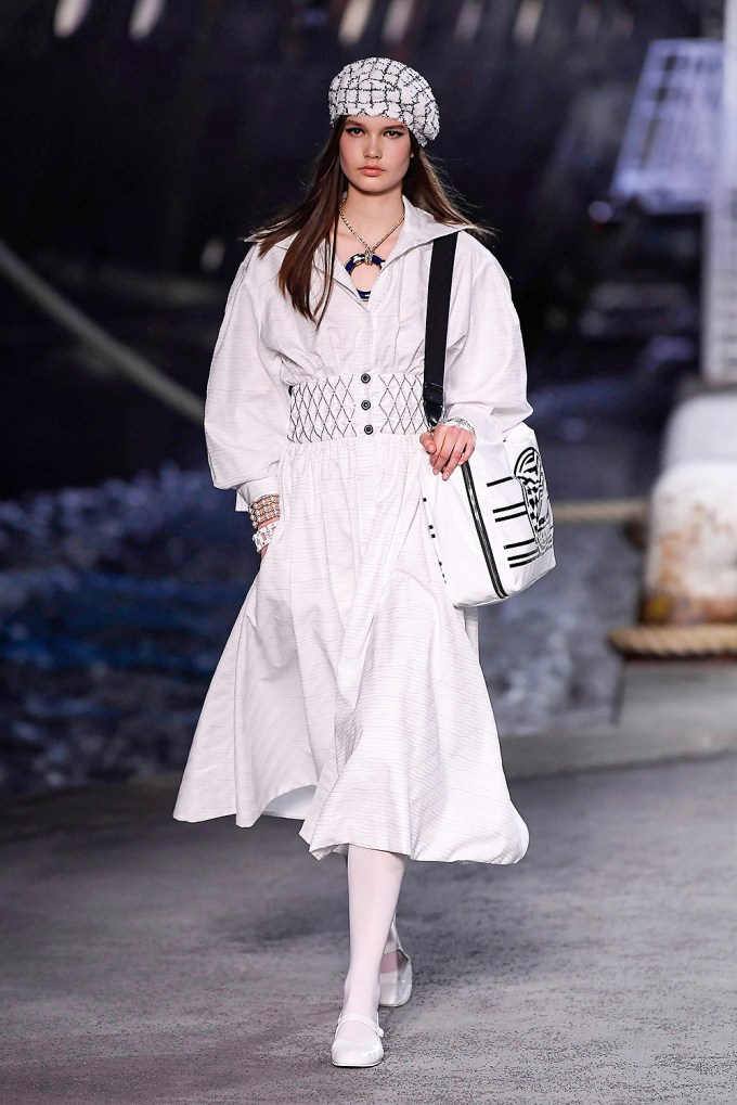 Chanel Cruise 2018/19 Runway Collection  Fashion, Chanel cruise, Runway  collection