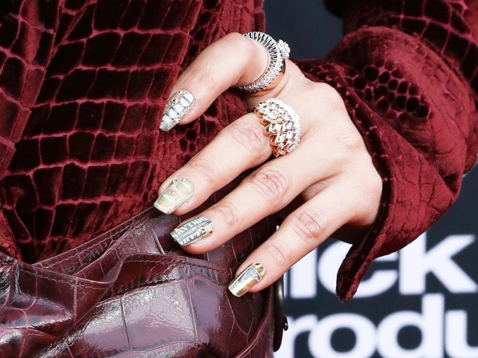 Jennifer Lopez’s Dinero Manicure At Billboard Awards: Pics – Hollywood Life