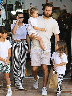 Sofia Richie Goes To Dinner With Scott & The Disick Kids – Sofia Richie