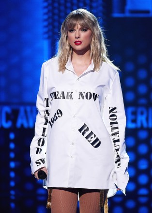 Taylor Swift 47th Annual American Music Awards, Spectacle, Microsoft Theatre, Los Angeles, États-Unis - 24 novembre 2019