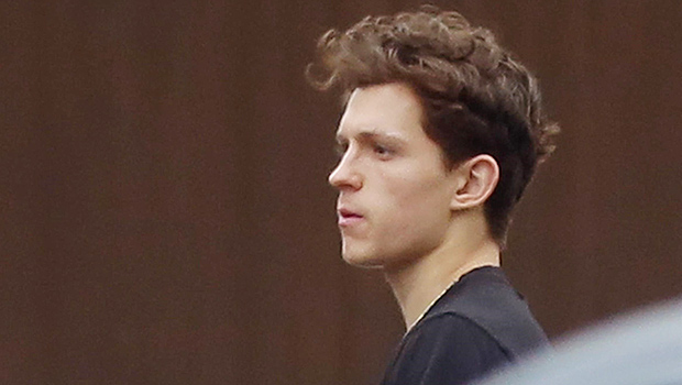 Tom Holland Leaves Zendaya S House Did He Spend The Night There Hollywood Life