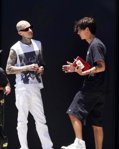 Calabasas, CA  - *EXCLUSIVE*  - Travis Barker is greeted by friends and employees as he makes a quick stop at his Calabasas recording studio, after a recent health scare and hospitalization.Pictured: Travis BarkerBACKGRID USA 11 JULY 2022 USA: +1 310 798 9111 / usasales@backgrid.comUK: +44 208 344 2007 / uksales@backgrid.com*UK Clients - Pictures Containing ChildrenPlease Pixelate Face Prior To Publication*