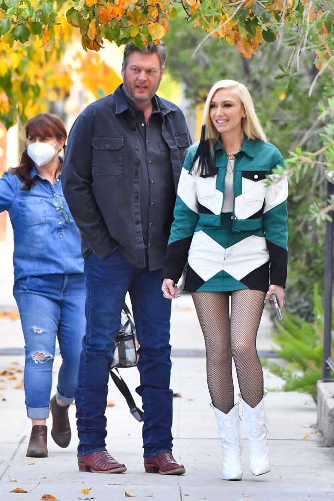 Blake Shelton & Gwen Stefani Go For A Walk