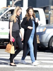 Los Angeles, CA  - *EXCLUSIVE*  - Katherine Schwarzenegger reveals her baby bump while out shopping with a friend. Schwarzenegger is expecting her second baby with hubby, Chris Pratt. She wore fitted overalls which showed her growing bump.

Pictured: Katherine Schwarzenegger

BACKGRID USA 26 JANUARY 2022 

BYLINE MUST READ: BACKGRID

USA: +1 310 798 9111 / usasales@backgrid.com

UK: +44 208 344 2007 / uksales@backgrid.com

*UK Clients - Pictures Containing Children
Please Pixelate Face Prior To Publication*