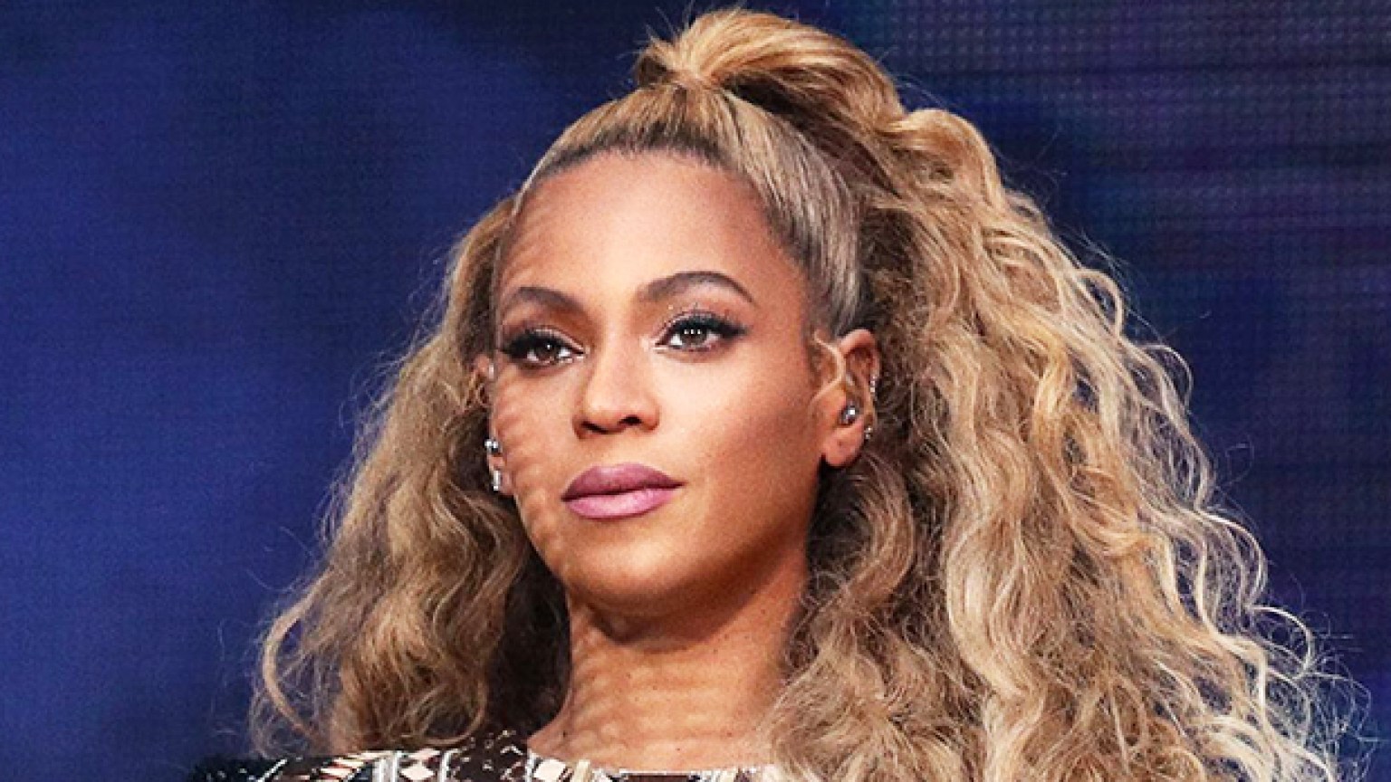 Beyonce’s Blonde Hair — On The Run II Tour Hairstyle – Hollywood Life