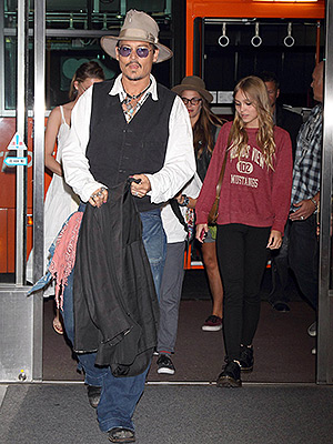 Johnny Depp & Family: PICS Of The Actor & His Kids – Hollywood Life