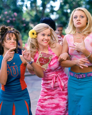 LEGALLY BLONDE, Alanna Ubach, Reese Witherspoon, Jessica Cauffiel, 2001