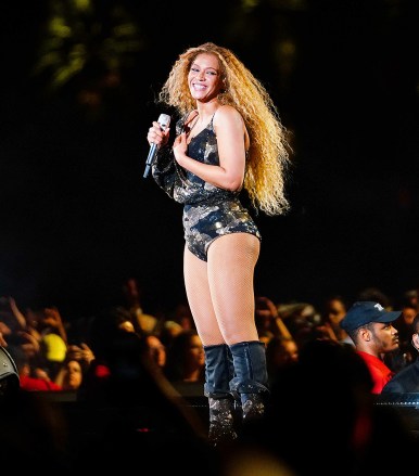 Beyonce whips her hair back and forth during her performance at the 2018 Coachella Music Festival in Indio, CA

Pictured: Beyonce
Ref: SPL1683169 150418 NON-EXCLUSIVE
Picture by: SplashNews.com

Splash News and Pictures
Los Angeles: 310-821-2666
New York: 212-619-2666
London: 0207 644 7656
Milan: +39 02 4399 8577
photodesk@splashnews.com

World Rights