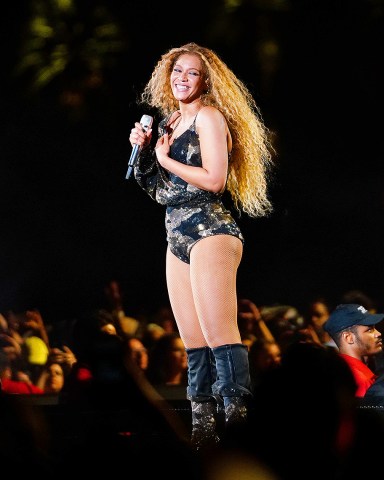 Beyonce whips her hair back and forth during her performance at the 2018 Coachella Music Festival in Indio, CAPictured: BeyonceRef: SPL1683169 150418 NON-EXCLUSIVEPicture by: SplashNews.comSplash News and PicturesLos Angeles: 310-821-2666New York: 212-619-2666London: 0207 644 7656Milan: +39 02 4399 8577photodesk@splashnews.comWorld Rights