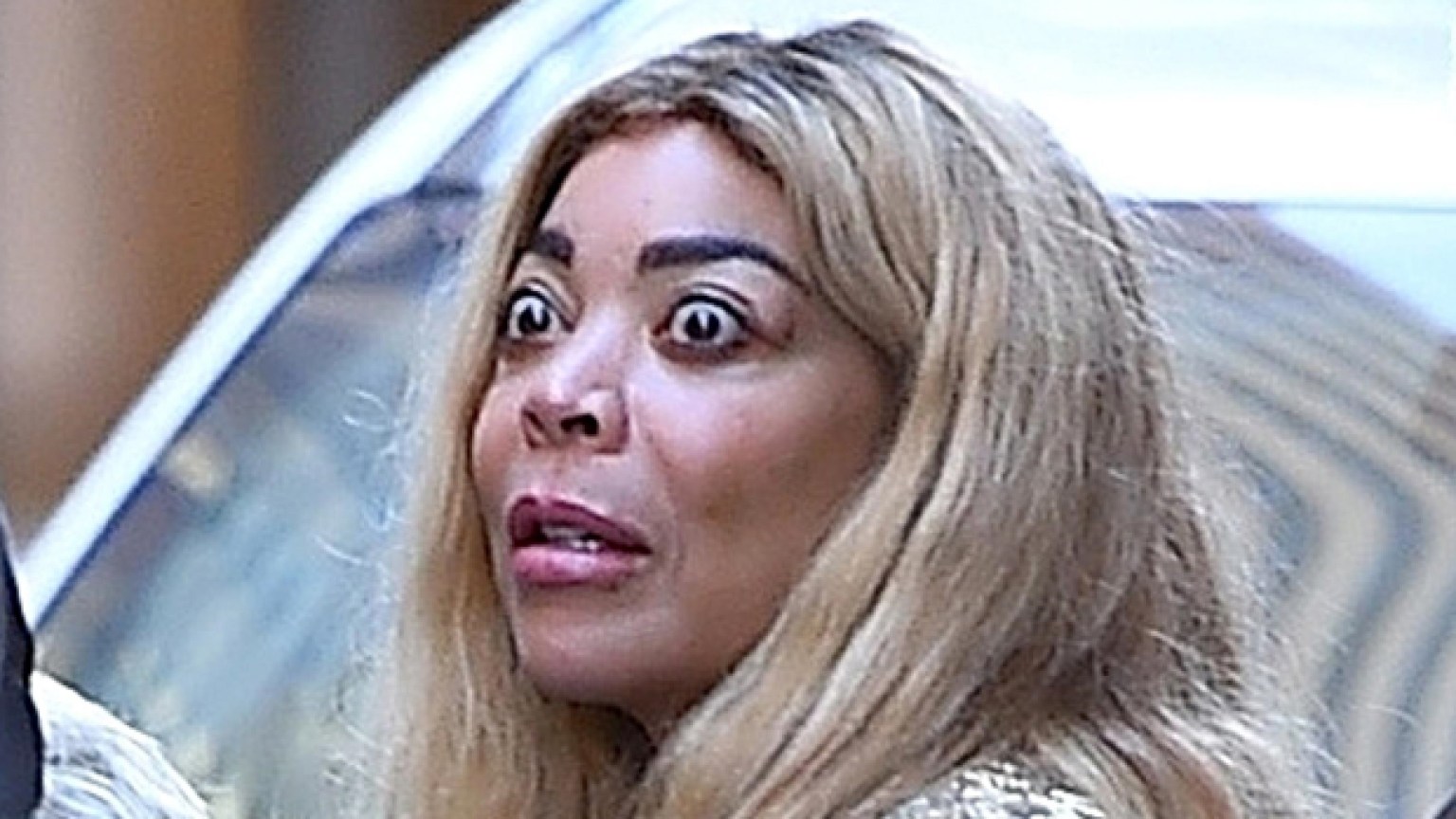 Wendy Williams Why Graves Disease Can Make Her Eyes Seem To Bulge Hollywood Life