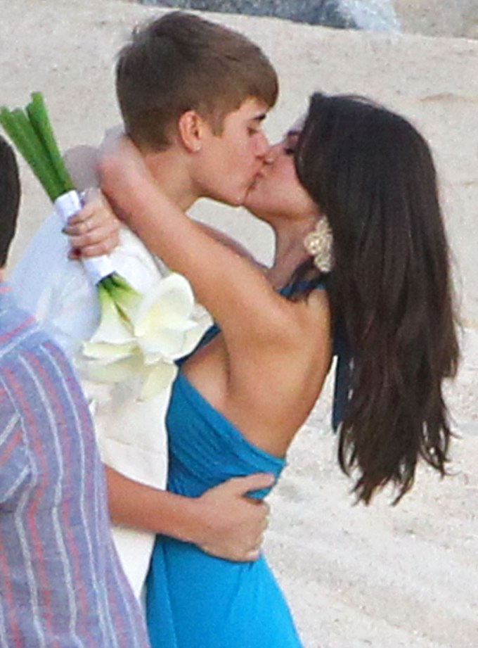 Justin & Selena Kiss Again: This Time, In Mexico