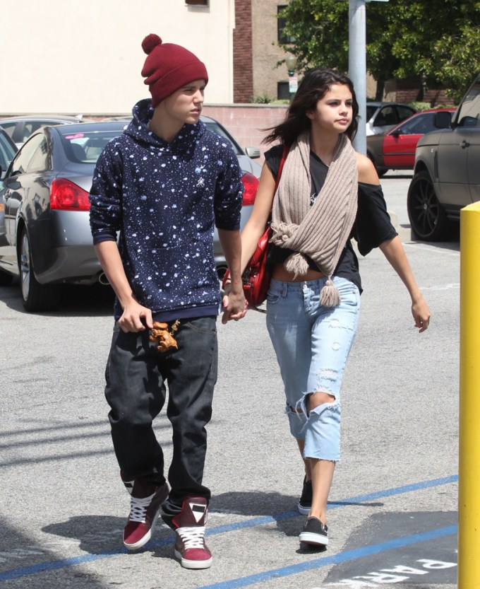 Justin And Selena Hit Up Panera For Lunch