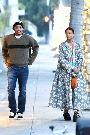 Los Angeles, CA - *EXCLUSIVE* - Actress Thandiwe Newton and her much younger musician boyfriend Elijah Dias aka Lonr went to a sushi date at Matsuhisa in Los Angeles.  Before entering the restaurant, Thandie waited while her boyfriend enjoyed a quick puff of smoke.  Thandie seems to be happy with her new daughter as she recently announced her split from husband of more than 20 years, Ol Parker.  Pictured: Thandie Newton, Lonr, Elijah Dias BACKGRID USA 05/27/2022 US: +1 310 798 9111 / usasales@backgrid.com UK: +44 208 344 2007 / uksales@backgrid.com * Customers United Kingdom - Images With Children Please focus on faces Before publishing *