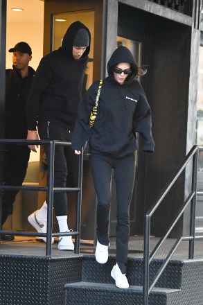 Kendall Jenner and boyfriend Ben Simmons have lunch at Bubby's in New York Pictured: Kendall Jenner,Ben Simmons Ref: SPL5141398 190120 NON EXCLUSIVE Photo By: Robert O'Neil / SplashNews.com Splash News and Pictures Los Angeles: 310-821 - 2666 New York: 212-619-2666 London: +44 (0)20 7644 7656 Berlin: +49 175 3764 166 photodesk@splashnews.com Global Rights