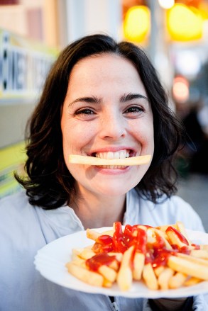 Minimum usage fee is £35
Mandatory Credit: Photo by Cultura/REX/Shutterstock (2873653a)
Model Released - Woman Eating French Fries
VARIOUS
