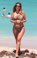 Real Housewives of Miami star Larsa Pippen soaks up the sun in Miami, Florida.Pictured: Larsa Pippen
Ref: SPL1531520 010717 NON-EXCLUSIVE
Picture by: SplashNews.comSplash News and Pictures
USA: +1 310-525-5808
London: +44 (0)20 8126 1009
Berlin: +49 175 3764 166
photodesk@splashnews.comWorld Rights