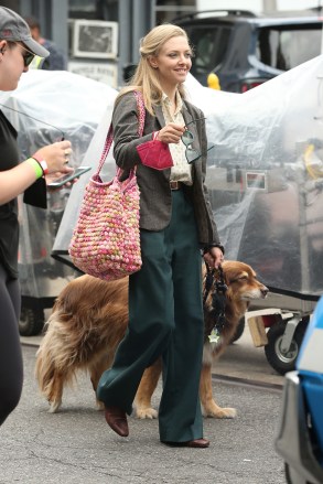 Amanda Seyfried arrives on set with her dog Finn and films a walking scene for "The Crowded Room" outside a police station in Soho in New York City. Amanda chats with director Kornel Mundruczo between takes.Pictured: Amanda SeyfriedRef: SPL5330844 050822 NON-EXCLUSIVEPicture by: Christopher Peterson / SplashNews.comSplash News and PicturesUSA: +1 310-525-5808London: +44 (0)20 8126 1009Berlin: +49 175 3764 166photodesk@splashnews.comWorld Rights