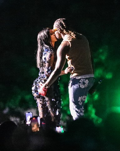 Cardi B and Offset share a sweet kiss on stage at Wireless Festival in London as he playfully grabs her behind.

Pictured: Cardi B,Offset,Belcalis Marlenis Almanzar,Kiari Kendrell Cephus,Migos
Ref: SPL5325007 080722 NON-EXCLUSIVE
Picture by: SplashNews.com

Splash News and Pictures
USA: +1 310-525-5808
London: +44 (0)20 8126 1009
Berlin: +49 175 3764 166
photodesk@splashnews.com

World Rights