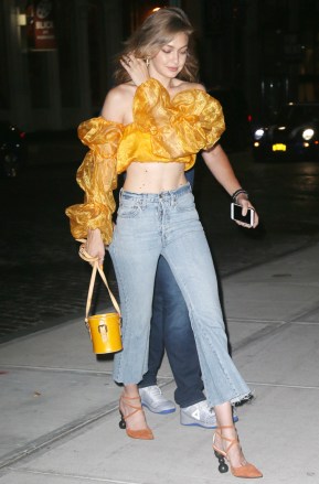 Gigi Hadid
Gigi Hadid out and about, New York, USA - 19 Jul 2018
Gigi Hadid showing some skin in New York City WEARING SLASHED BY TIA TOP AND RE/DONE JEANS SHOES BY JACQUEMUS BAG BY LOUIS VUITTON