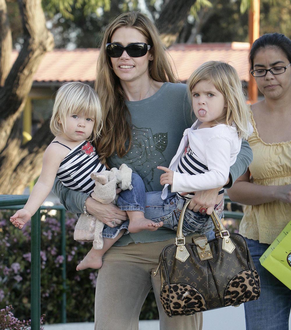 DENISE RICHARDS IN MALIBU  WITH KIDS PLAYING