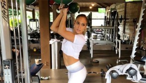 jennifer lopez pull ups boat