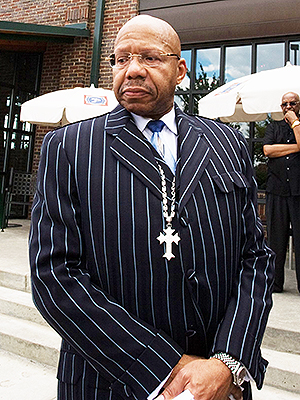 Who Is Rev. Jasper Williams Jr.: 5 Facts On Pastor Giving Aretha's Eulogy –  Hollywood Life