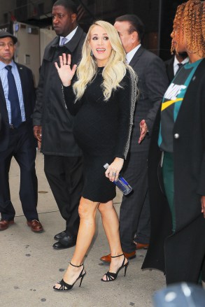 Pregnant Carrie Underwood shows her baby bump while leaving Good Morning America in New York CityPictured: Carrie UnderwoodRef: SPL5040696 091118 NON-EXCLUSIVEPicture by: Felipe Ramales / SplashNews.comSplash News and PicturesLos Angeles: 310-821-2666New York: 212-619-2666London: 0207 644 7656Milan: 02 4399 8577photodesk@splashnews.comWorld Rights