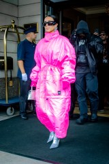 Kim Kardashian and Kanye West make a statement heading to NBC Studios for her SNL debut.Pictured: Kim Kardashian,Kanye West
Ref: SPL5264719 091021 NON-EXCLUSIVE
Picture by: @TheHapaBlonde / SplashNews.comSplash News and Pictures
USA: +1 310-525-5808
London: +44 (0)20 8126 1009
Berlin: +49 175 3764 166
photodesk@splashnews.comWorld Rights