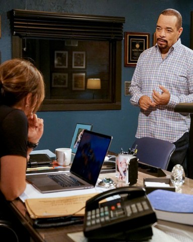 LAW & ORDER: SPECIAL VICTIMS UNIT -- "Man Up" Episode 2001 -- Pictured: (l-r) Mariska Hargitay as Lieutenant Olivia Benson, Ice T as Odafin "Fin" Tutuola -- (Photo by: David Giesbrecht/NBC)